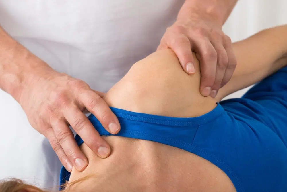 How to treat frozen shoulder: Massage video 